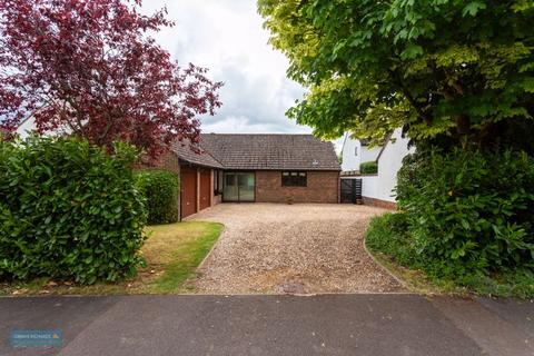 3 bedroom detached bungalow for sale, Queens Drive, Taunton - 0.32 acres