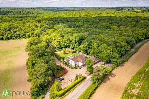 undefined, Goose Green|Substantial Gated Family Home on 0.7 Acres