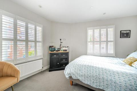 Flat 2, The Old Brew House, 18 Cooper Road, Guildford, GU1 3LY