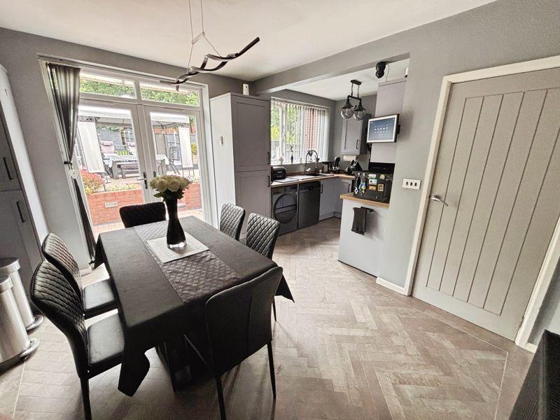 Kitchen / Dining...