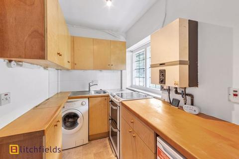 2 bedroom apartment for sale, Waterlow Court, Heath Close, Hampstead Garden Suburb, NW11