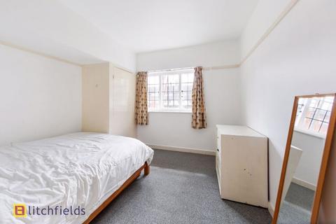 2 bedroom apartment for sale, Waterlow Court, Heath Close, Hampstead Garden Suburb, NW11