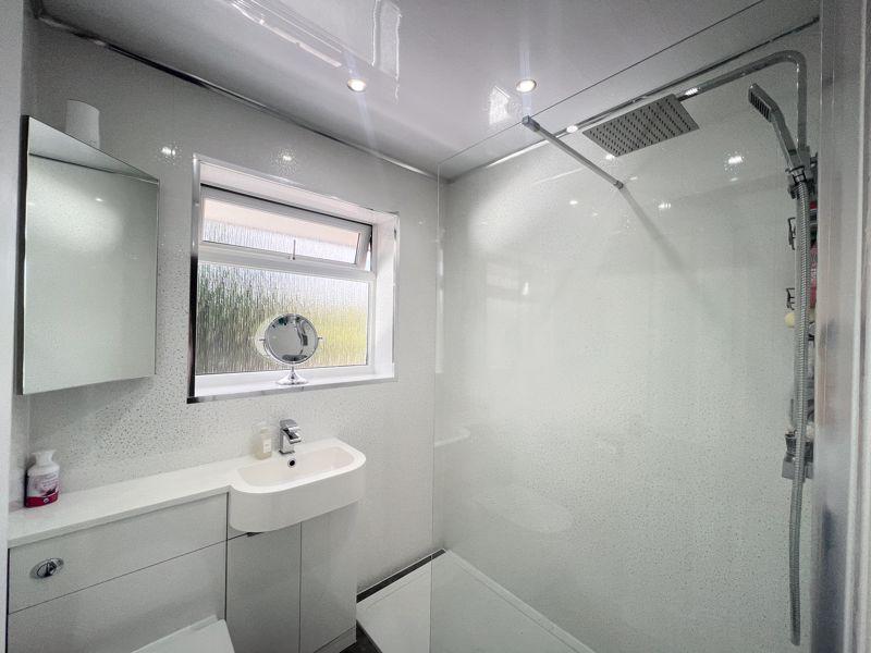 21 - Bathroom