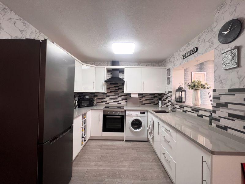 6 - Kitchen
