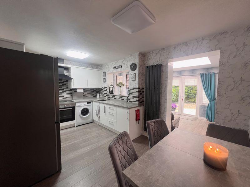 7 - Kitchen