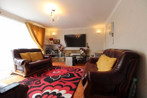 undefined, Elm Park Close, Dunstable