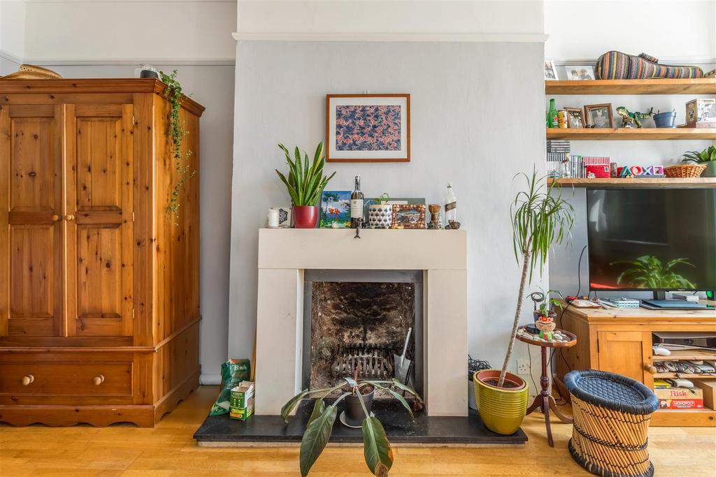 Flat 3, 66 Lansdowne Place-10.jpg
