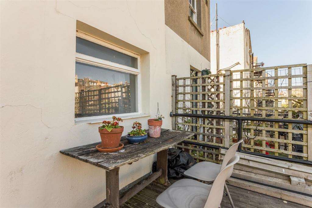 Flat 3, 66 Lansdowne Place-17.jpg