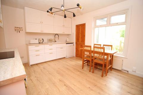 106 Ash Tree Road, Southampton, SO18 1LZ