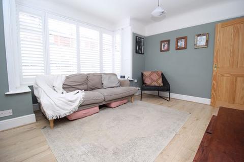 106 Ash Tree Road, Southampton, SO18 1LZ