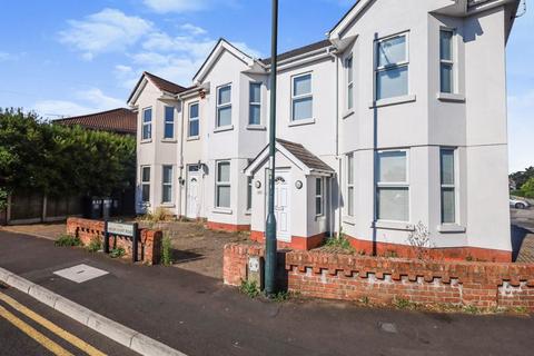1 bedroom semi-detached house to rent, Heron Court Road, Bournemouth BH3