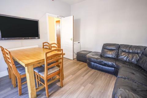 1 bedroom semi-detached house to rent, Heron Court Road, Bournemouth BH3