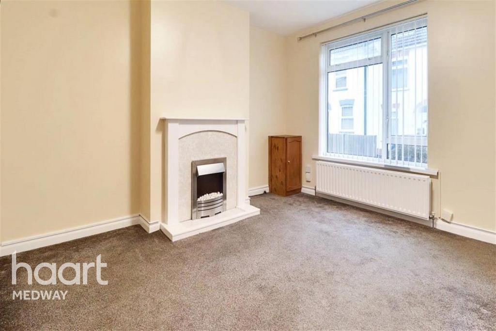 Longley Road, Rochester, ME1 3 bed terraced house £1,200 pcm (£277 pw)