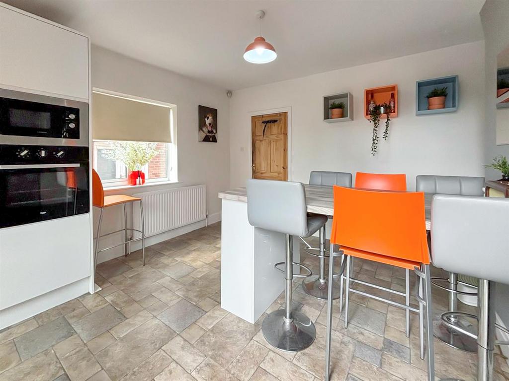 Fitted Breakfast / Dining Kitchen: