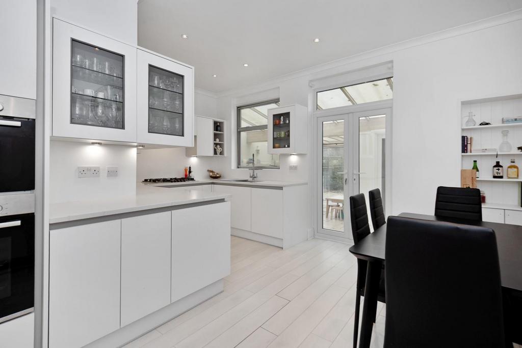 Kitchen Dining.jpg