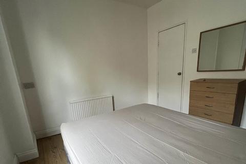 House share to rent, London NW11