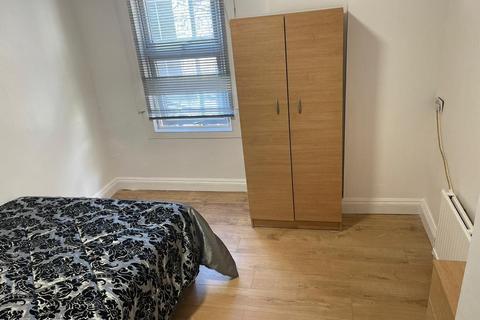 House share to rent, London NW11