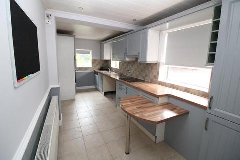 3 bedroom semi-detached house to rent, Mottram Road, Stalybridge, Cheshire, SK15 2SX