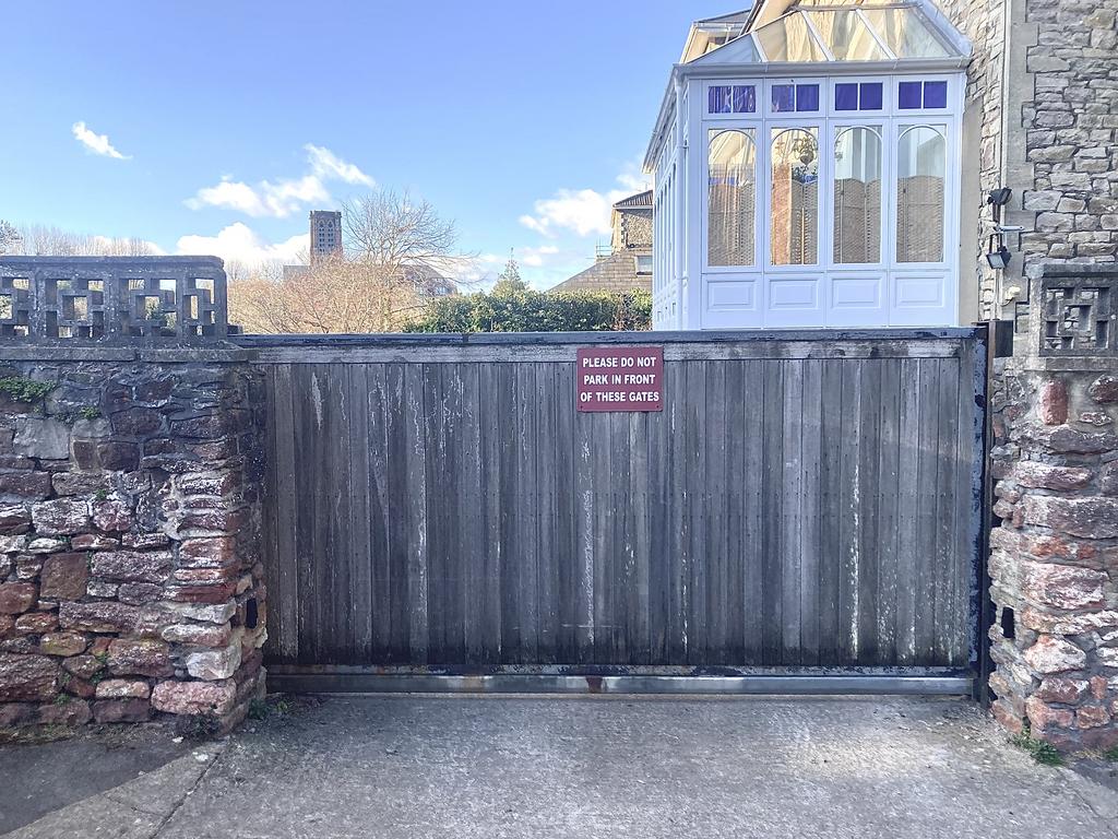 Gate