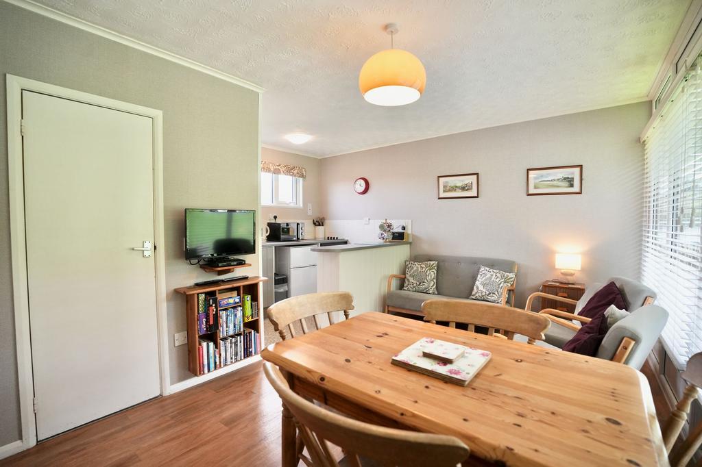 Lounge/Kitchen