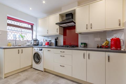 2 bedroom bungalow for sale, Kings Drive, Bradford, West Yorkshire, BD2