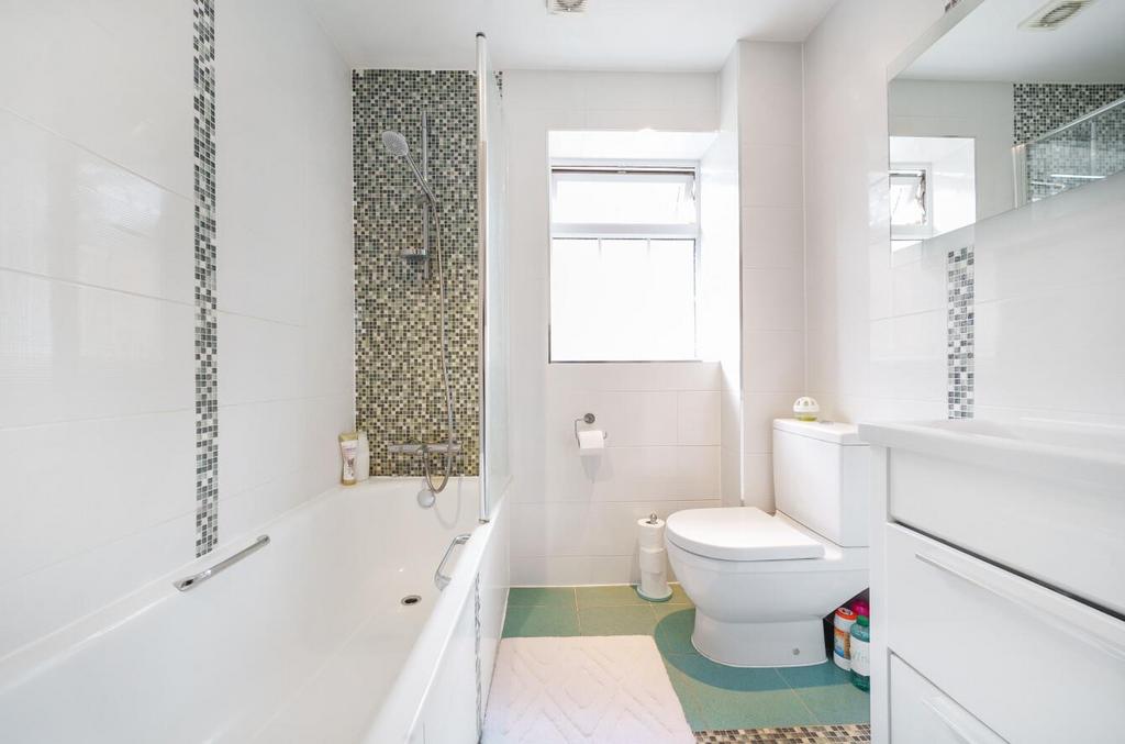 Davidson Frost-Wellings, DFW, Bathroom, College Ro
