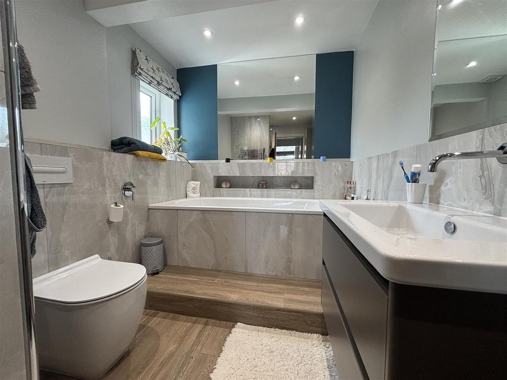 Family Bathroom.JPG