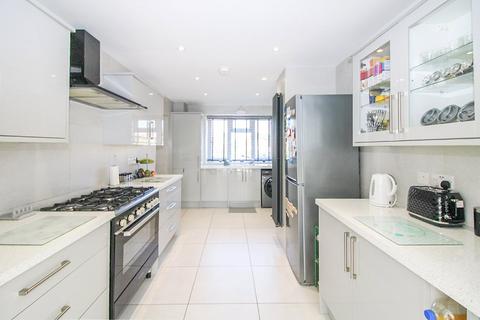 8 Downlands Close, Coulsdon, CR5 2QH