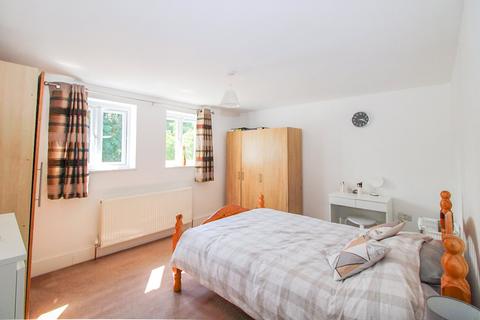 8 Downlands Close, Coulsdon, CR5 2QH