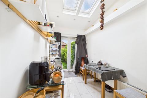 13 Roche Walk, Carshalton, SM5 1DA