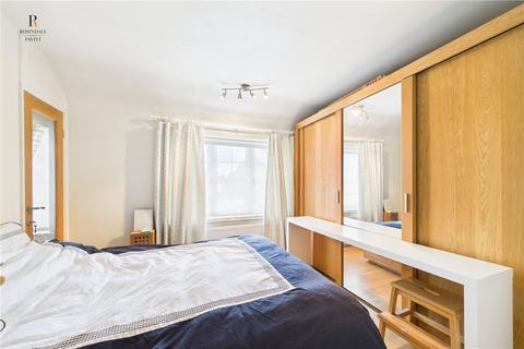 13 Roche Walk, Carshalton, SM5 1DA