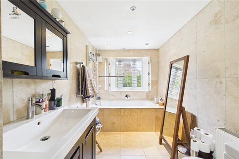 13 Roche Walk, Carshalton, SM5 1DA