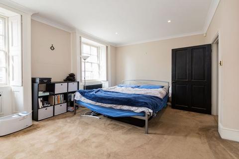 2 bedroom flat to rent, W2
