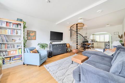 69 Commonside East, Mitcham, CR4 2QB