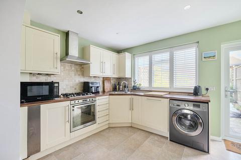 69 Commonside East, Mitcham, CR4 2QB