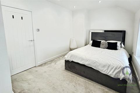 25 Fife Avenue, Chadderton, Oldham, OL9 8AG