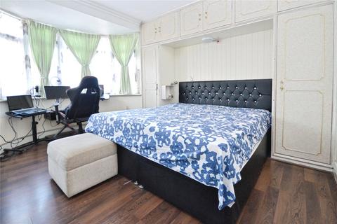 4 bedroom semi-detached house for sale, Wyndham Crescent, Hounslow TW4
