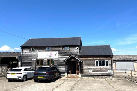 Office to rent, Bath Rd Reading RG7 5JB