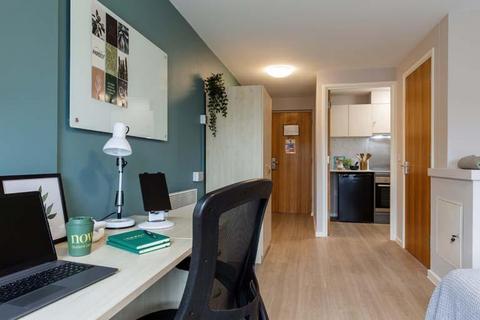 1 bedroom private hall to rent, North Road