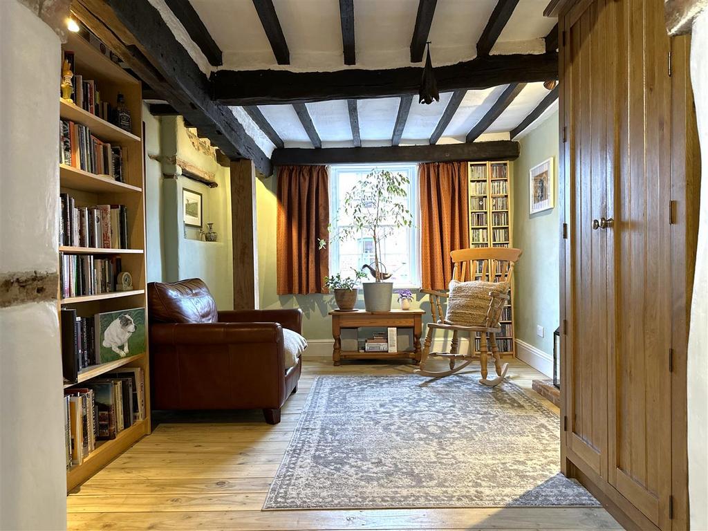 Sitting Room 237