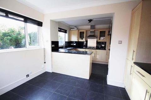 4 bedroom semi-detached house to rent, Highview Avenue North, Brighton