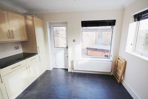 4 bedroom semi-detached house to rent, Highview Avenue North, Brighton