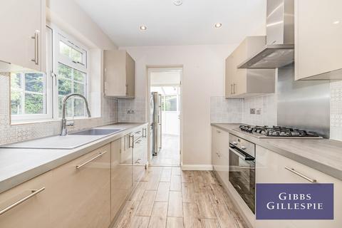 2 bedroom bungalow to rent, Henley Gardens, Pinner, HA5