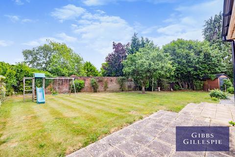 2 bedroom bungalow to rent, Henley Gardens, Pinner, HA5