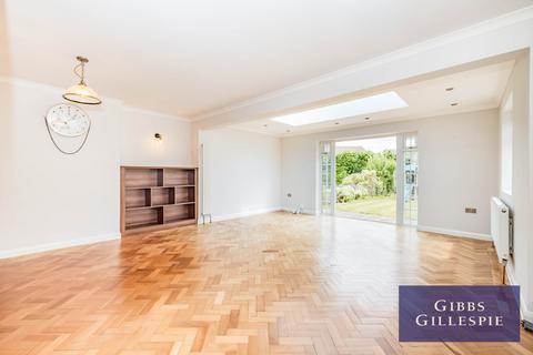 2 bedroom bungalow to rent, Henley Gardens, Pinner, HA5