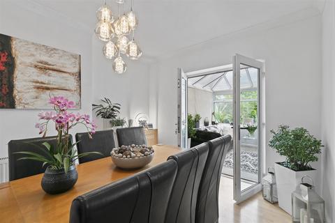 5 Moor Drive, Otley, LS21 1DZ