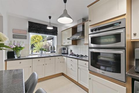 5 Moor Drive, Otley, LS21 1DZ