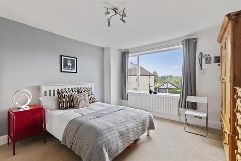 5 Moor Drive, Otley, LS21 1DZ