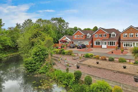 4 bedroom detached house for sale, Halecroft Avenue, Wolverhampton WV11
