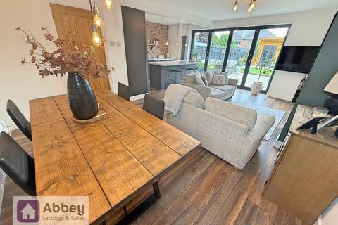 10 Combe Close, Leicester, LE3 9TJ